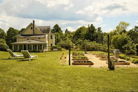 637 Route 308 Rhinebeck NY 12572