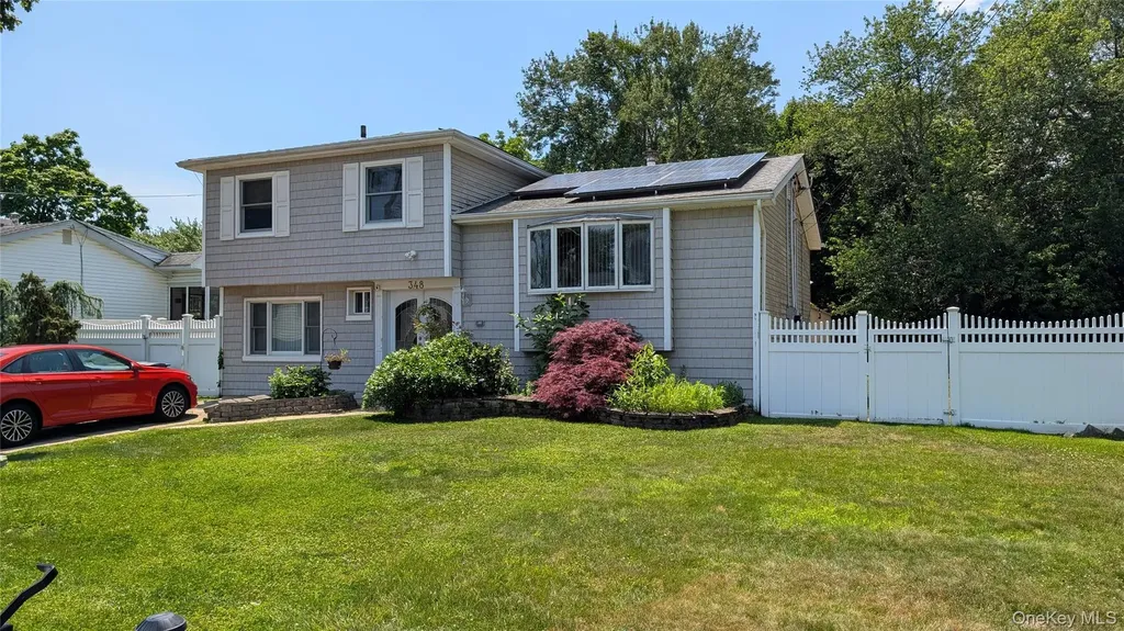348 W 24th Street Deer Park NY 11729