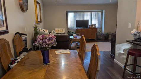 348 W 24th Street Deer Park NY 11729