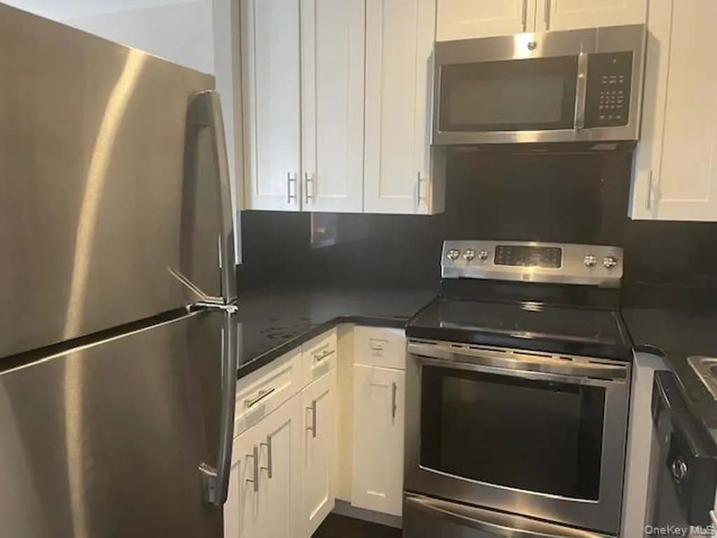 657 Chestnut Street Cedarhurst NY 11516