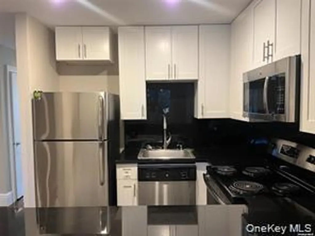 657 Chestnut Street Cedarhurst NY 11516