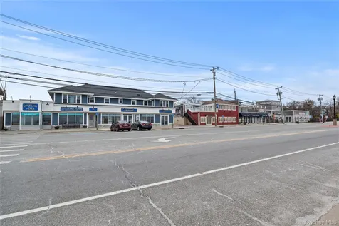 14 Bayville Avenue Bayville NY 11709