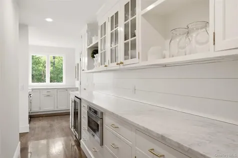 86 White Hill Road Cold Spring Harbor NY 11724