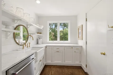 86 White Hill Road Cold Spring Harbor NY 11724