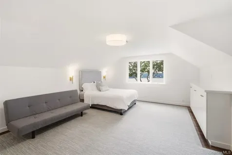 86 White Hill Road Cold Spring Harbor NY 11724