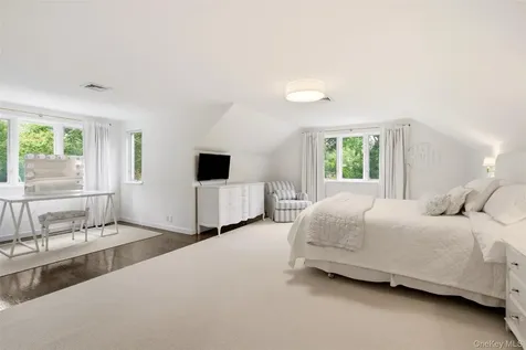 86 White Hill Road Cold Spring Harbor NY 11724
