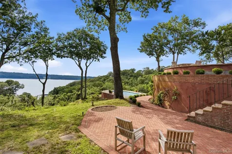 86 White Hill Road Cold Spring Harbor NY 11724