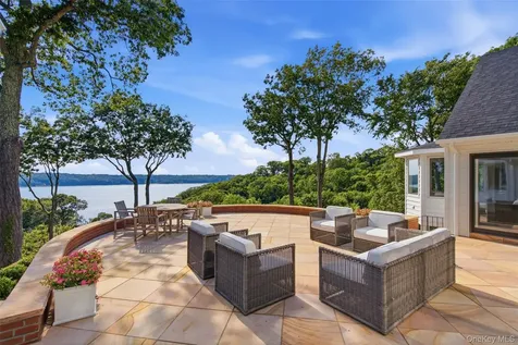 86 White Hill Road Cold Spring Harbor NY 11724
