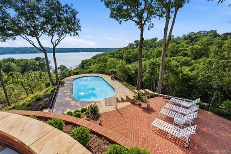 86 White Hill Road Cold Spring Harbor NY 11724