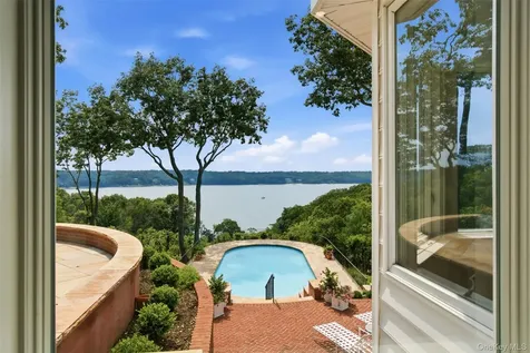 86 White Hill Road Cold Spring Harbor NY 11724