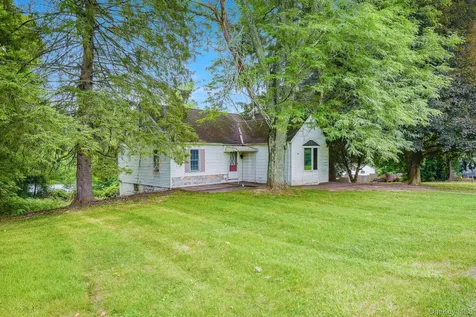 30 Smith Road Pleasant Valley NY 12569