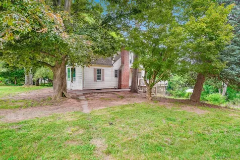 30 Smith Road Pleasant Valley NY 12569