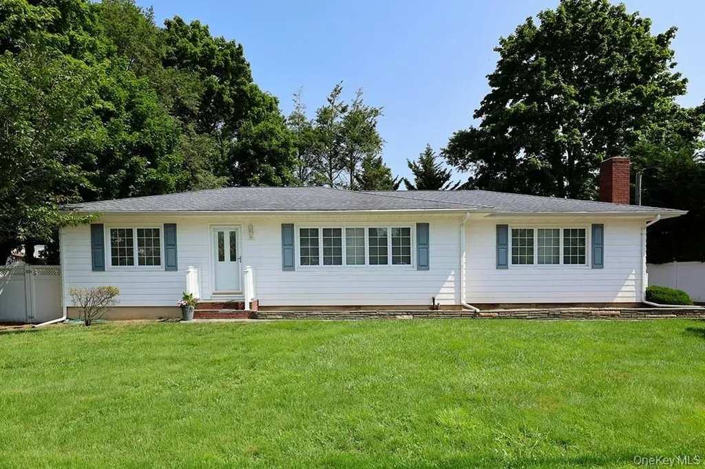 305 Nielson Street Dix Hills NY 11746
