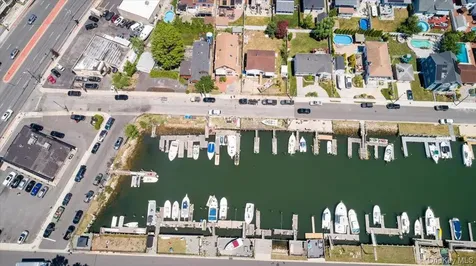 1036 California Place N Island Park NY 11558