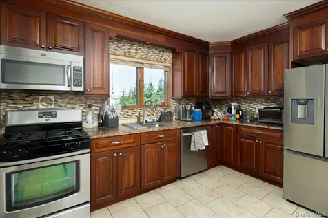1036 California Place N Island Park NY 11558