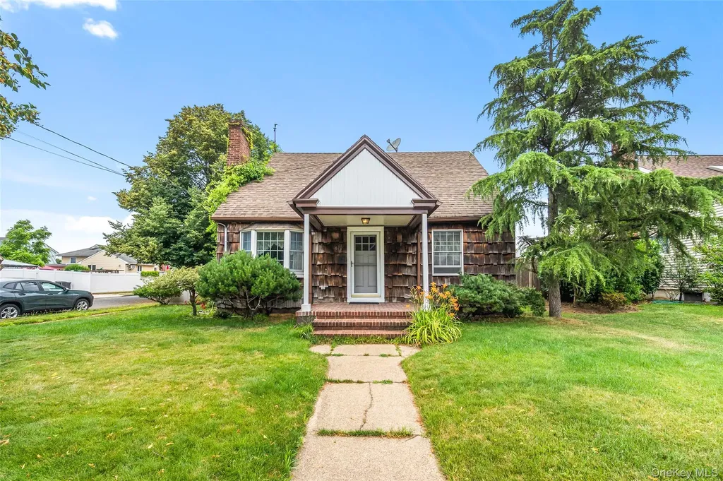 612 Hughes Street Bellmore NY 11710