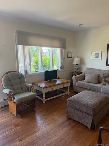 25 Surrey Lane Plainview NY 11803