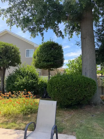 25 Surrey Lane Plainview NY 11803