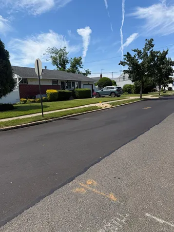 25 Surrey Lane Plainview NY 11803
