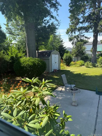 25 Surrey Lane Plainview NY 11803