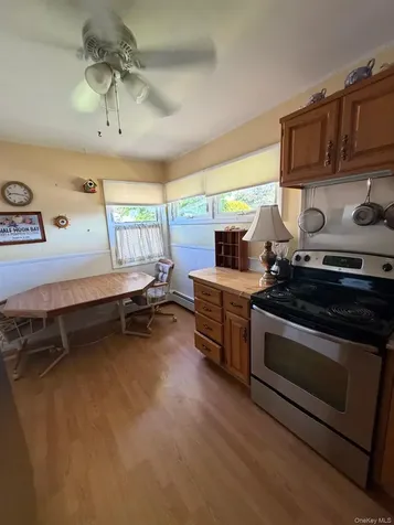 25 Surrey Lane Plainview NY 11803