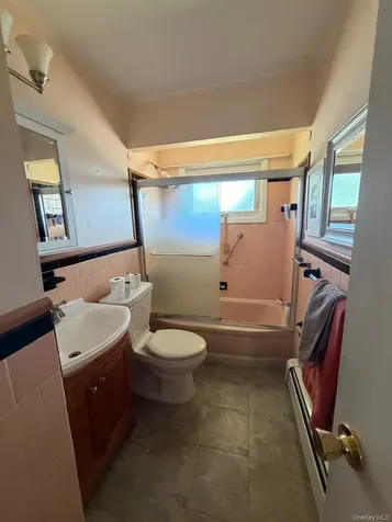25 Surrey Lane Plainview NY 11803