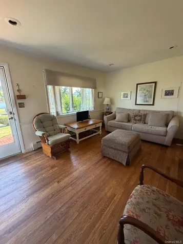 25 Surrey Lane Plainview NY 11803