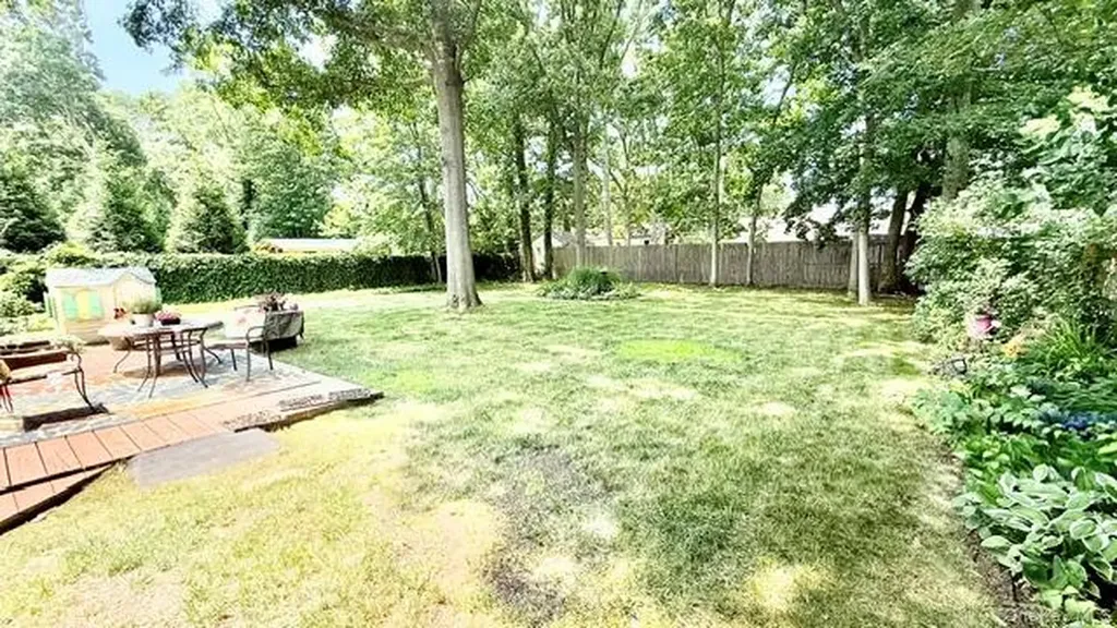 26 Robinwood Street Mastic NY 11950