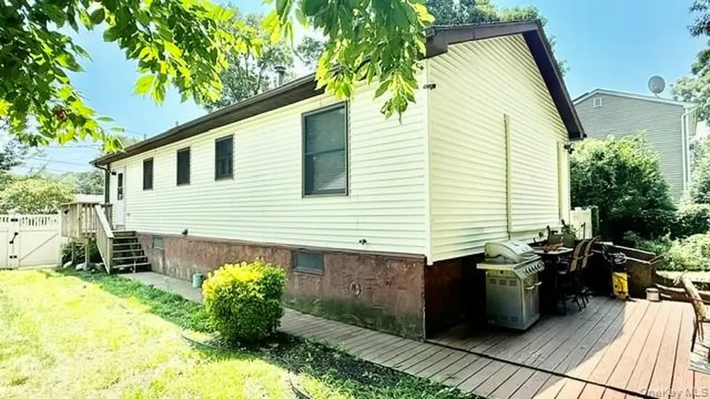 26 Robinwood Street Mastic NY 11950
