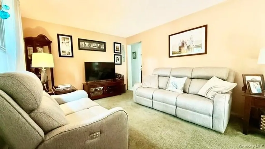 26 Robinwood Street Mastic NY 11950