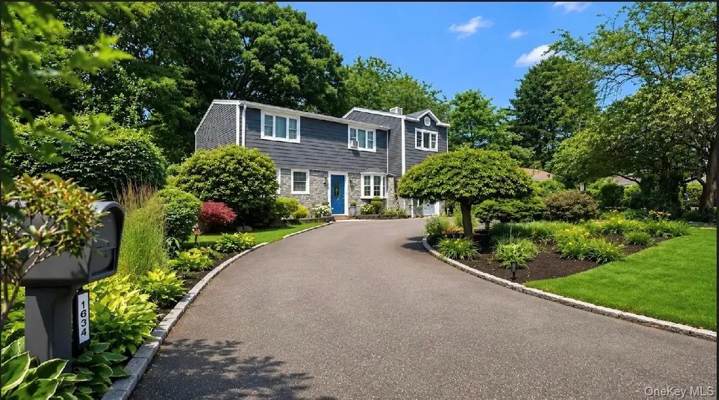 1634 N Gardiner Drive Bay Shore NY 11706