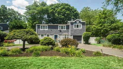 1634 N Gardiner Drive Bay Shore NY 11706