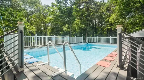 1634 N Gardiner Drive Bay Shore NY 11706