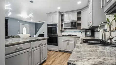 1634 N Gardiner Drive Bay Shore NY 11706