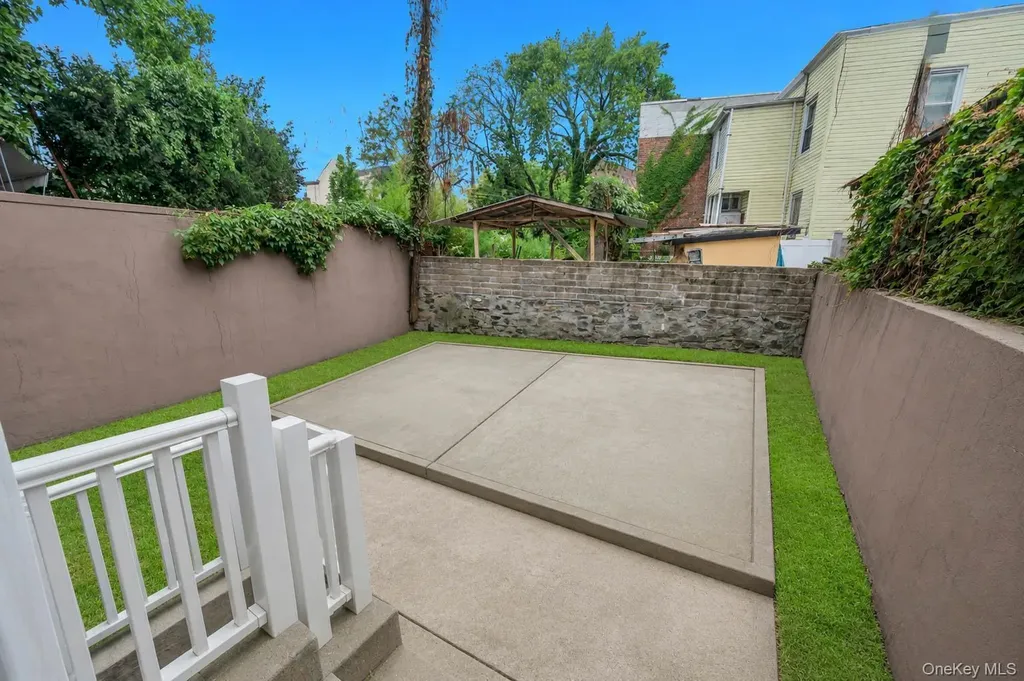 330 E 198th Street Bronx NY 10458