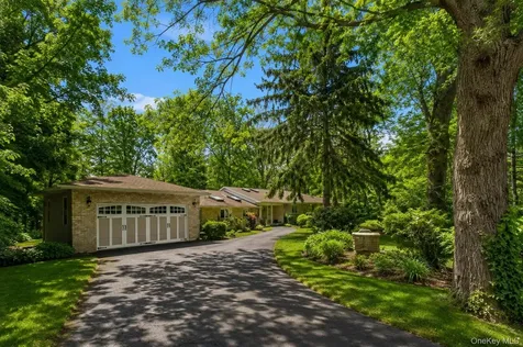 11 Juneau Boulevard Woodbury NY 11797