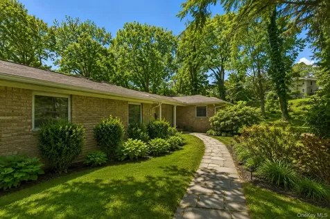 11 Juneau Boulevard Woodbury NY 11797