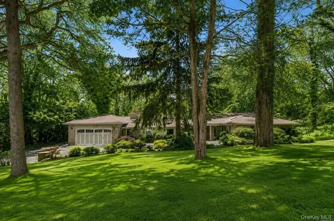 11 Juneau Boulevard Woodbury NY 11797