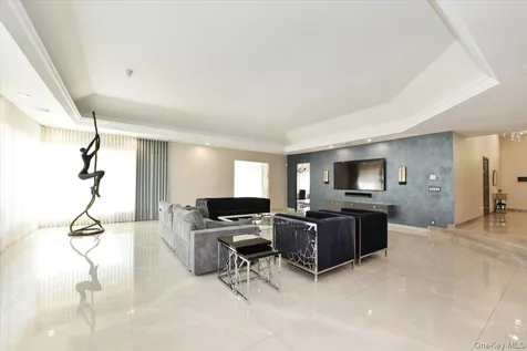 345 Heather Lane Hewlett Harbor NY 11557