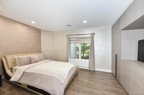 345 Heather Lane Hewlett Harbor NY 11557