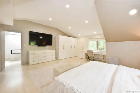 345 Heather Lane Hewlett Harbor NY 11557