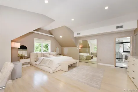 345 Heather Lane Hewlett Harbor NY 11557