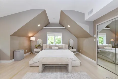 345 Heather Lane Hewlett Harbor NY 11557