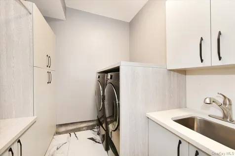 345 Heather Lane Hewlett Harbor NY 11557