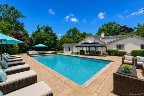345 Heather Lane Hewlett Harbor NY 11557