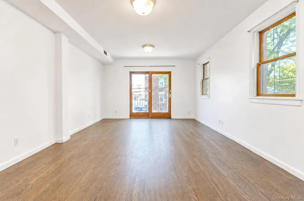 6107 Bleecker Street Ridgewood NY 11385