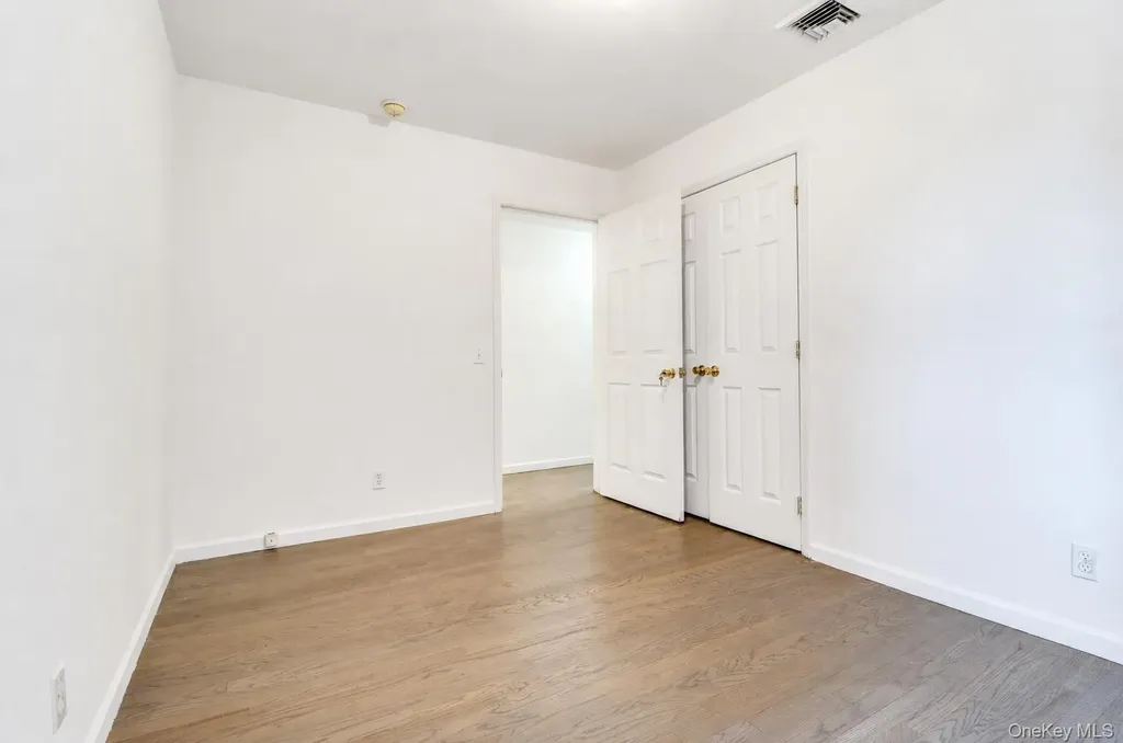 6107 Bleecker Street Ridgewood NY 11385
