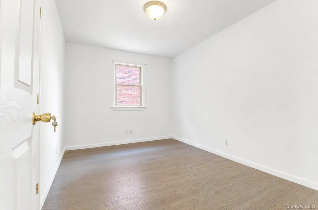 6107 Bleecker Street Ridgewood NY 11385