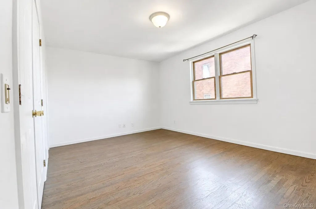 6107 Bleecker Street Ridgewood NY 11385