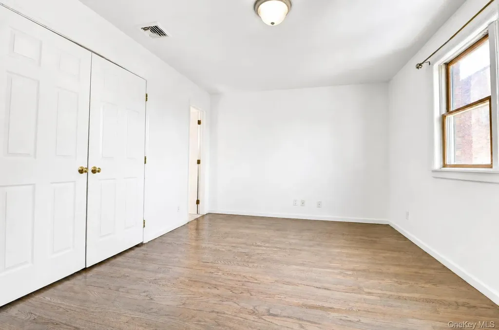 6107 Bleecker Street Ridgewood NY 11385